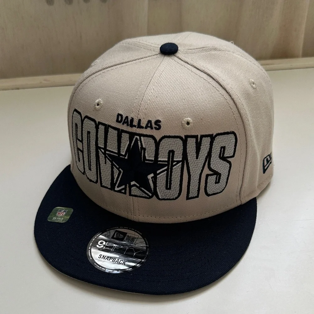 New Era Dallas Cowboys / Beige and Navy Snapback Cap / NFL